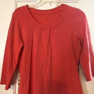 Women’s melon color tee.  Shorter length. Size M